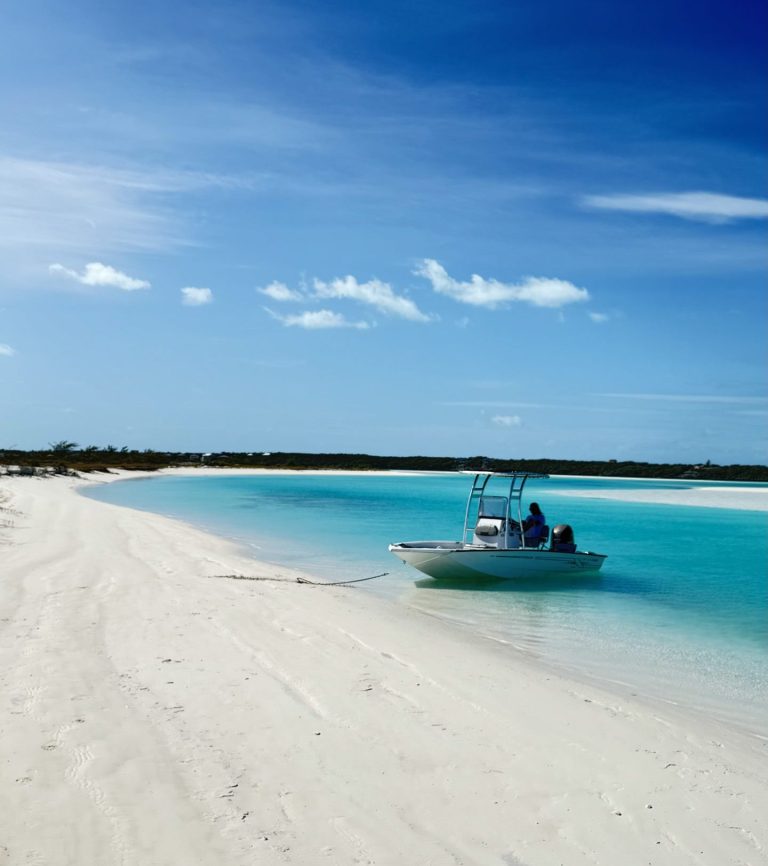 barco agua turquesa bahamas