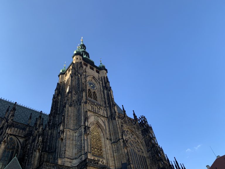 Castillo de Praga con la Catedral de San Vito y sus patios históricos