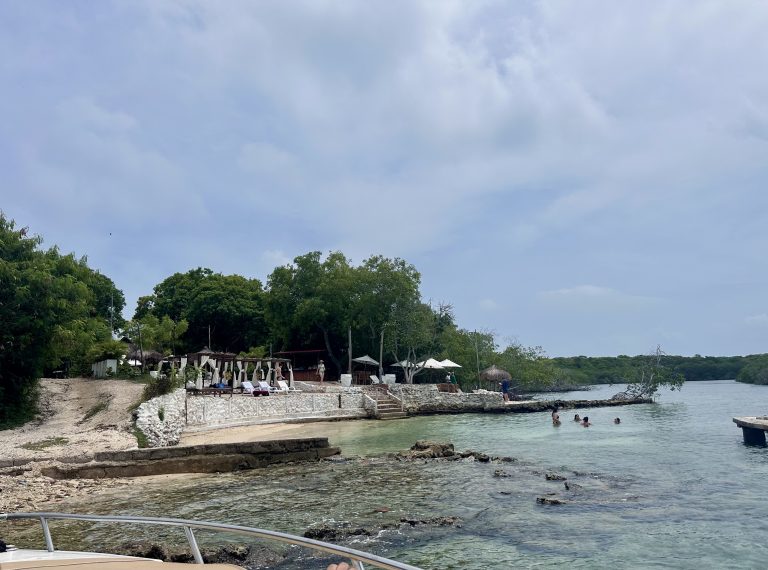 Playa semiprivada en Isla Grande, Islas del Rosario