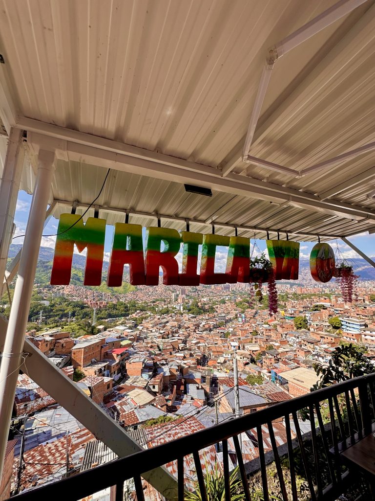 Vista panorámica de la Comuna 13 en Medellín desde zona turística