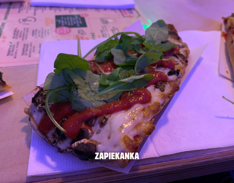 Zapiekanka, comida callejera típica de Polonia con queso y champiñones